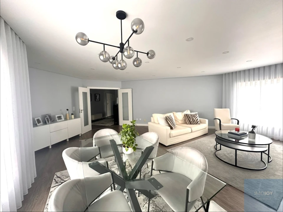 Apartamento T4 para Venda em Venteira Foto 2