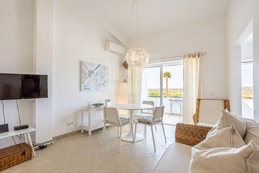 Apartamento T1 para Arrendamento em Mexilhoeira Grande Foto 14
