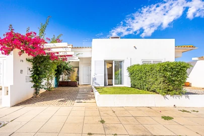 Apartamento T1 para Arrendamento em Mexilhoeira Grande