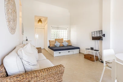 Apartamento T1 para Arrendamento em Mexilhoeira Grande