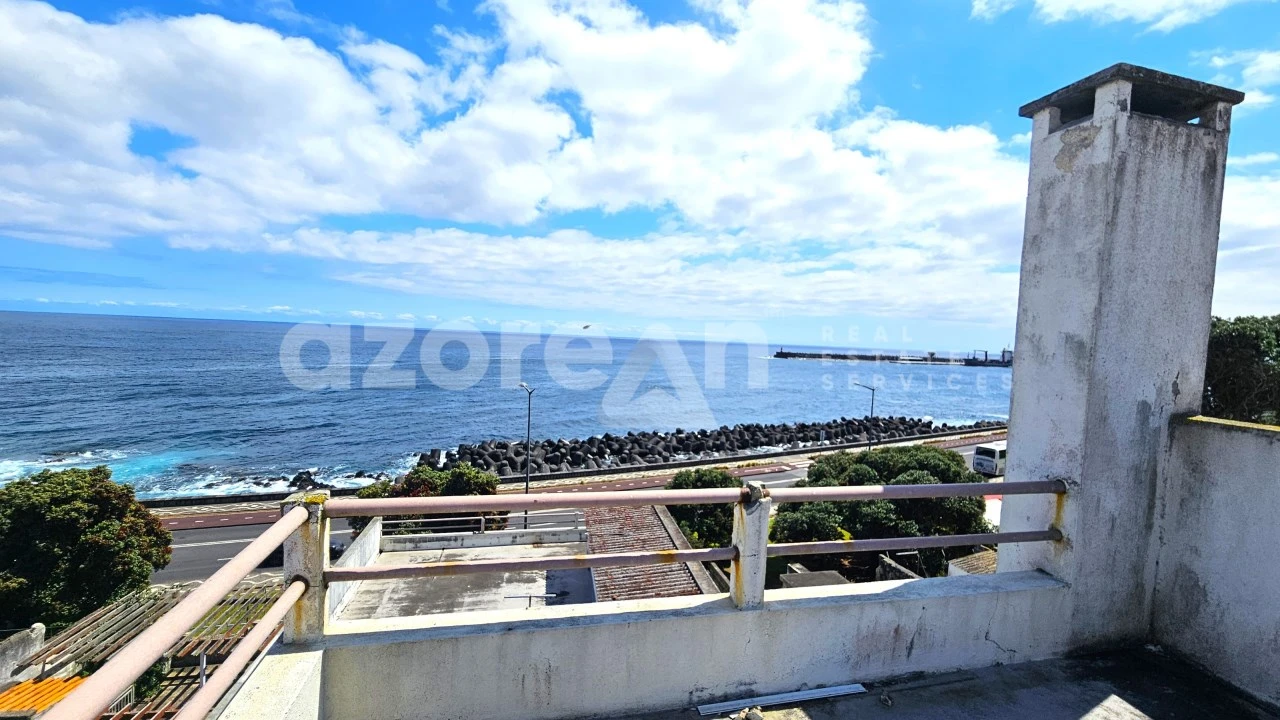 Moradia T8 para Venda em Ponta Delgada (São Pedro) Foto 11