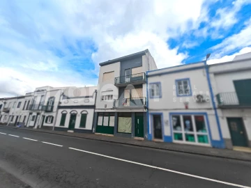 Moradia T8 para Venda em Ponta Delgada (São Pedro)
