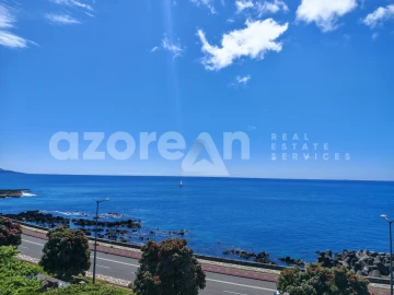 Moradia T8 para Venda em Ponta Delgada (São Pedro)