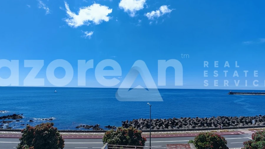 Moradia T8 para Venda em Ponta Delgada (São Pedro)