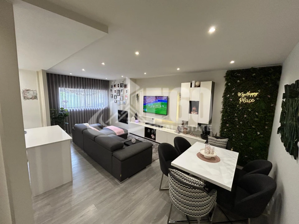 Apartamento T2 para Venda em Nogueira da Regedoura Foto 1