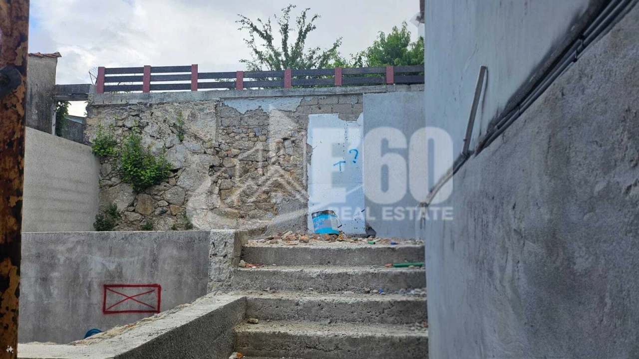 Moradia T4 para Venda em Madalena Foto 13