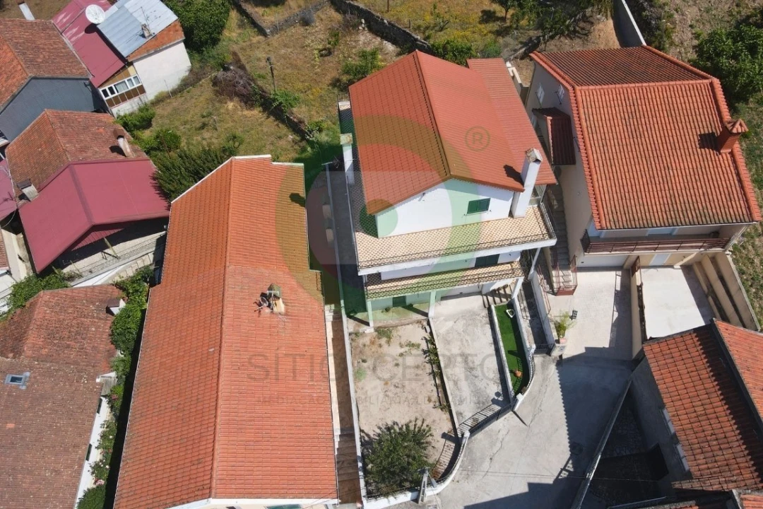 Moradia T5 para Venda em Rebordelo Foto 3