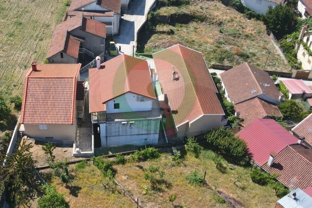 Moradia T5 para Venda em Rebordelo Foto 2