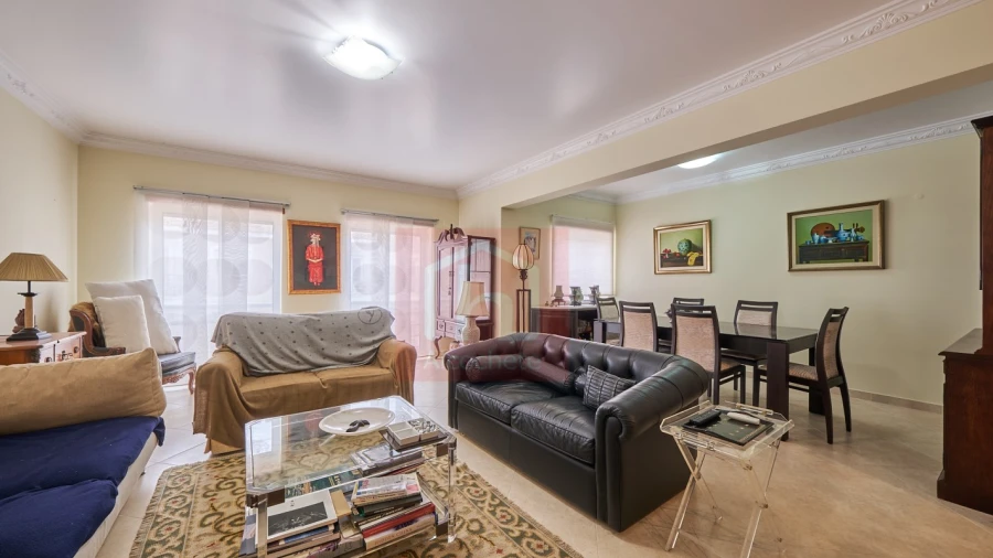 Apartamento T5 para Venda em São Francisco