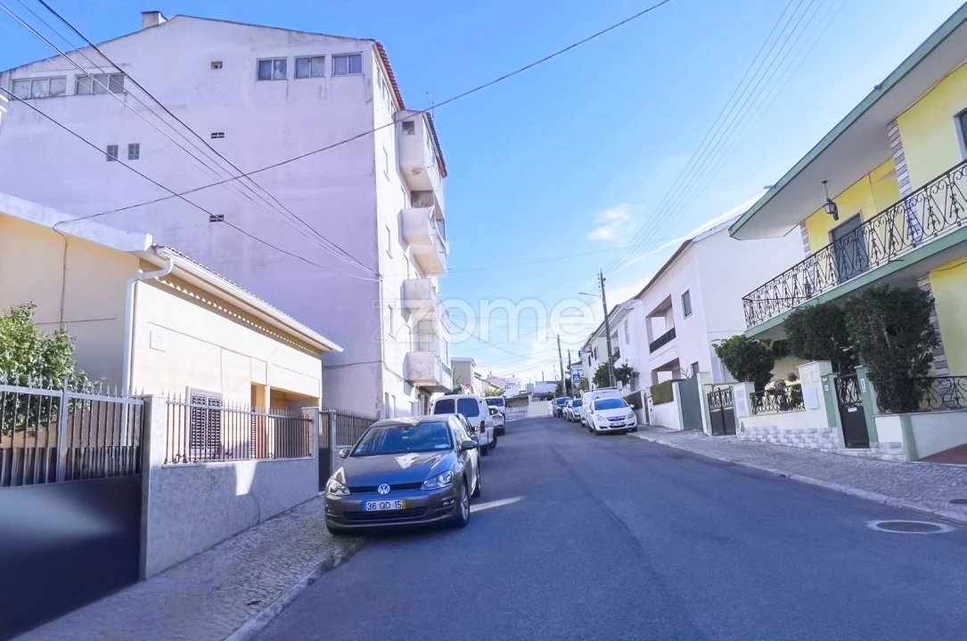 Prédio para Venda em Santa Iria de Azoia, São João da Talha e Bobadela Foto 14