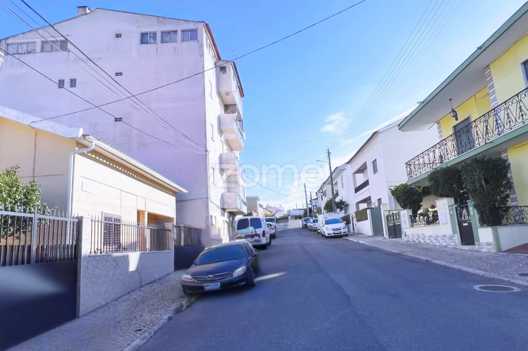 Prédio para Venda em Santa Iria de Azoia, São João da Talha e Bobadela Foto 2