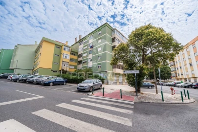 Apartamento T3 para Venda em Massamá e Monte Abraão