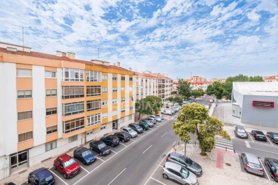 Apartamento T3 para Venda em Massamá e Monte Abraão