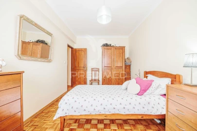 Apartamento T3 para Venda em Massamá e Monte Abraão