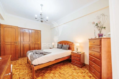 Apartamento T3 para Venda em Massamá e Monte Abraão