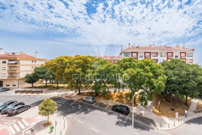 Apartamento T3 para Venda em Massamá e Monte Abraão