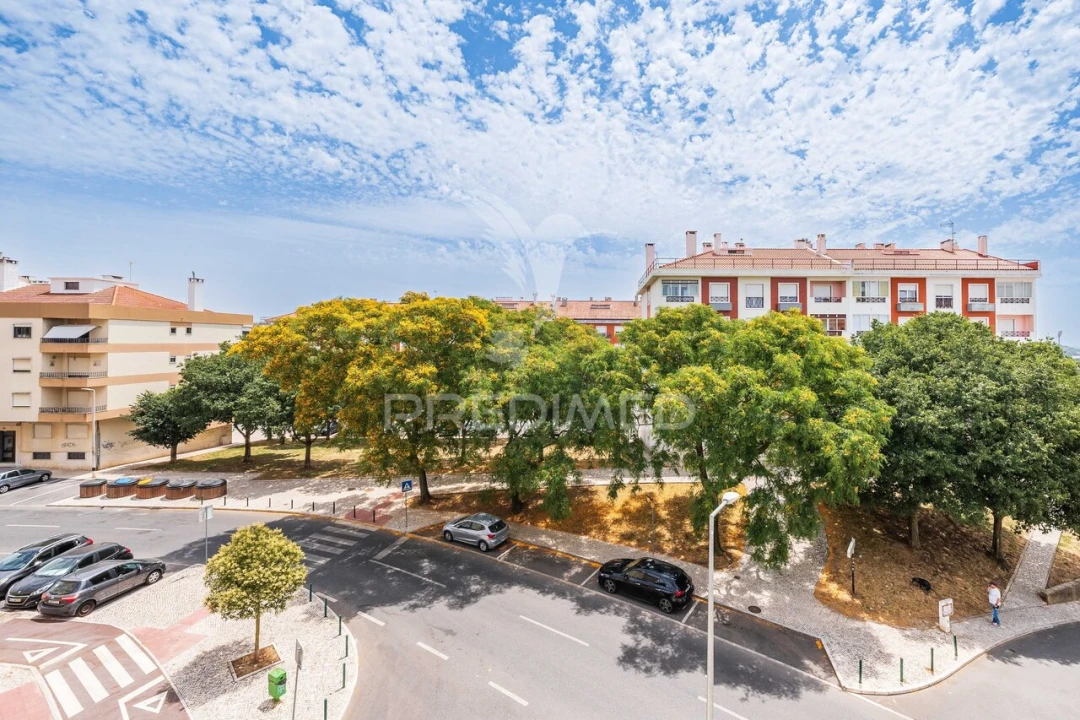 Apartamento T3 para Venda em Massamá e Monte Abraão Foto 32