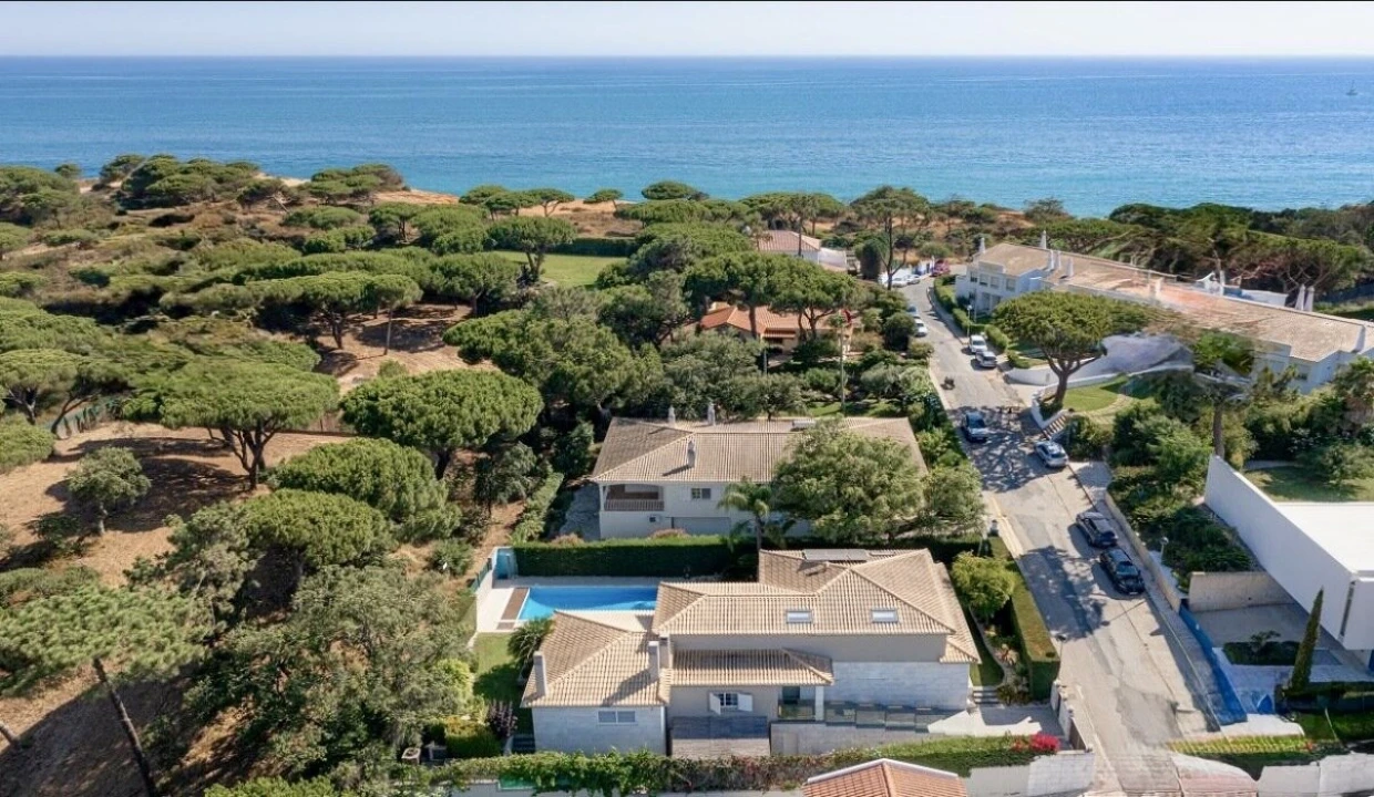 Moradia T5 para Venda em Albufeira e Olhos de Água Foto 1