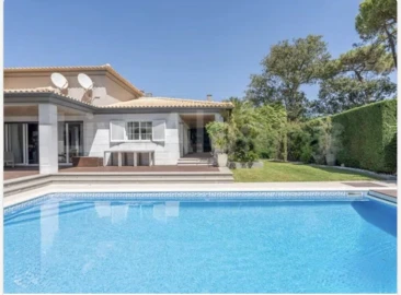 Moradia T5 para Venda em Albufeira e Olhos de Água