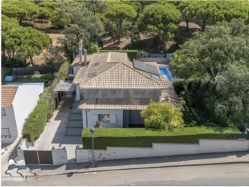 Moradia T5 para Venda em Albufeira e Olhos de Água
