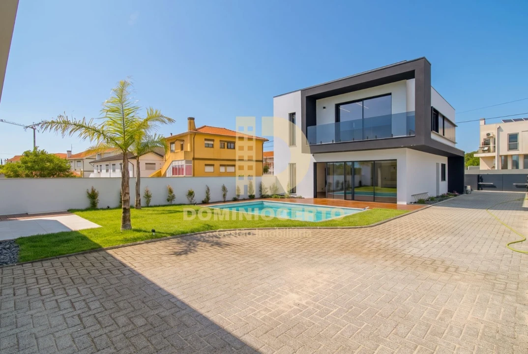 Moradia T4 para Venda em Gulpilhares e Valadares Foto 3