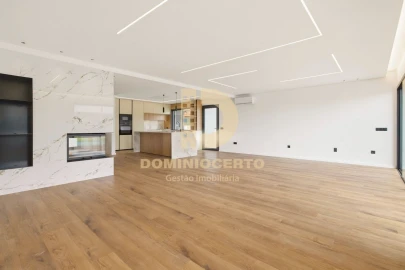 Moradia T4 para Venda em Gulpilhares e Valadares