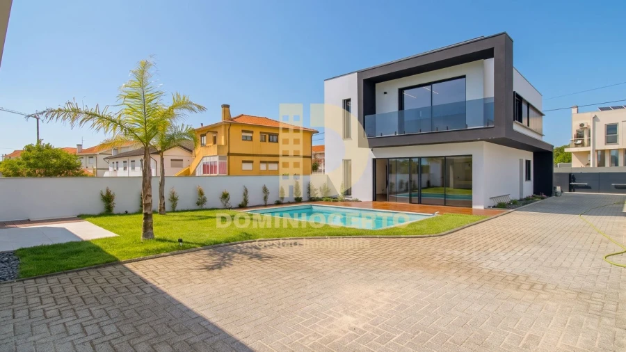 Moradia T4 para Venda em Gulpilhares e Valadares