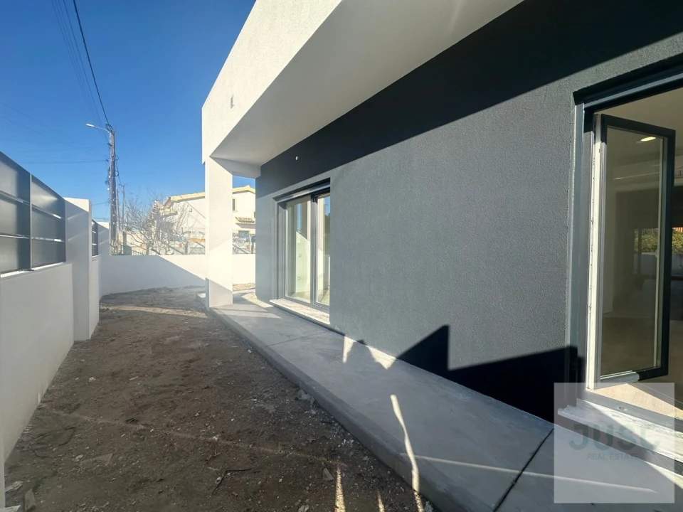 Moradia T4 para Venda em Fernao Ferro Foto 21