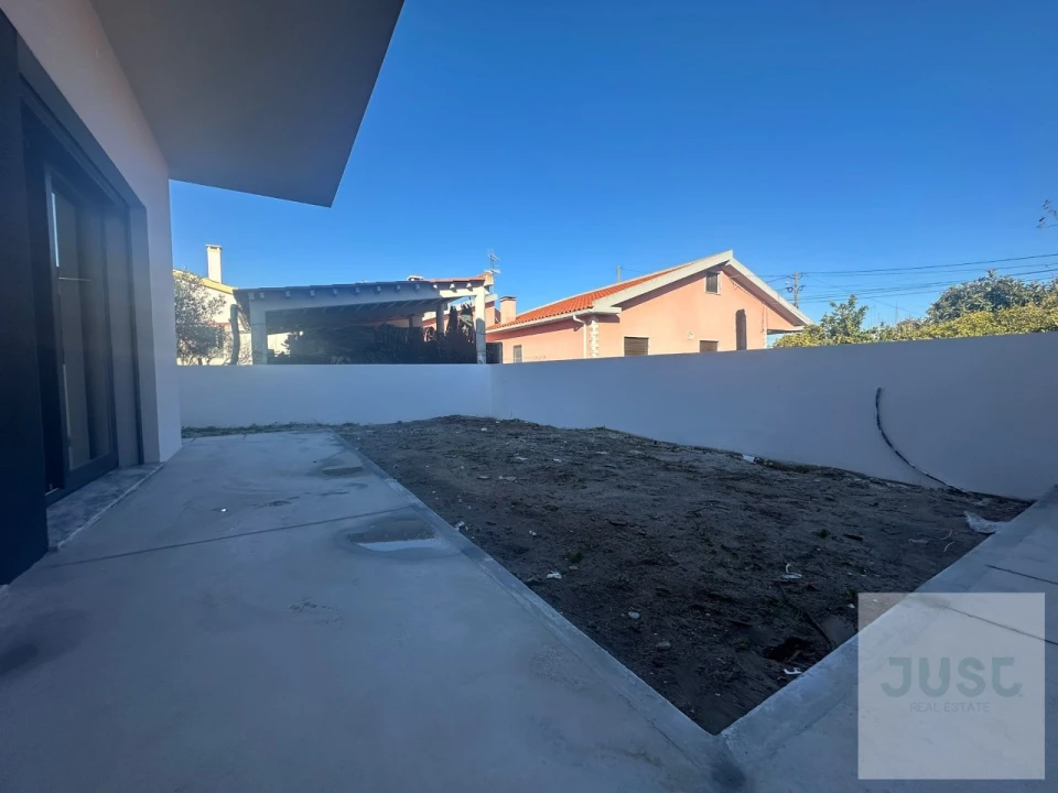 Moradia T4 para Venda em Fernao Ferro Foto 22