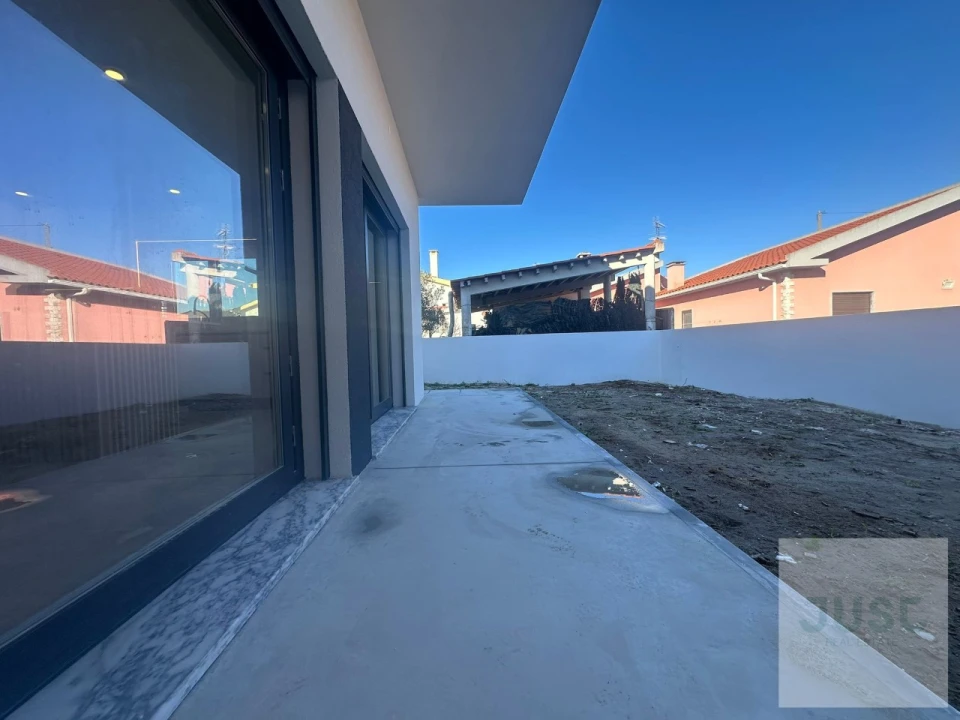 Moradia T4 para Venda em Fernao Ferro Foto 23