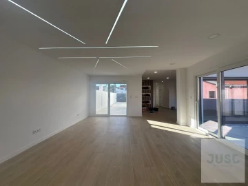 Moradia T4 para Venda em Fernao Ferro