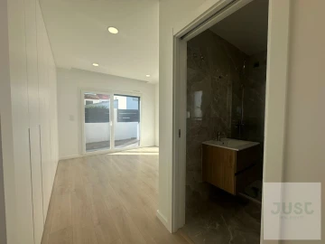 Moradia T4 para Venda em Fernao Ferro