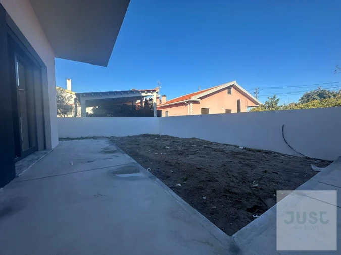 Moradia T4 para Venda em Fernao Ferro Foto 22