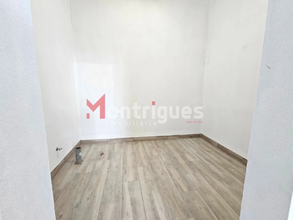 Armazém para Venda em Baixa da Banheira e Vale da Amoreira Foto 11