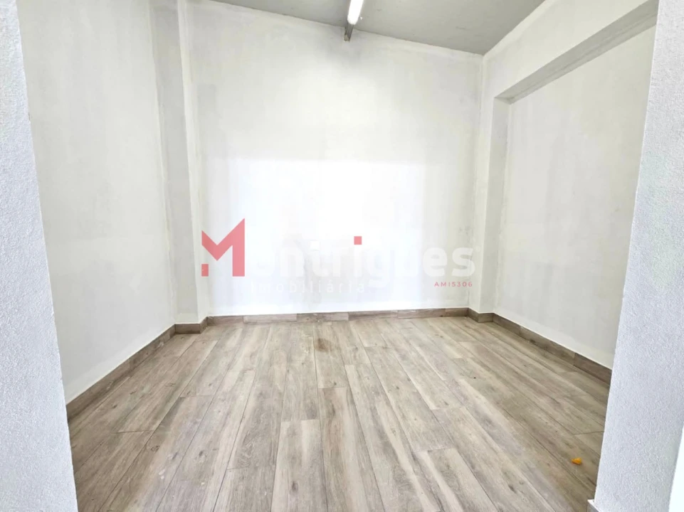Armazém para Venda em Baixa da Banheira e Vale da Amoreira Foto 12