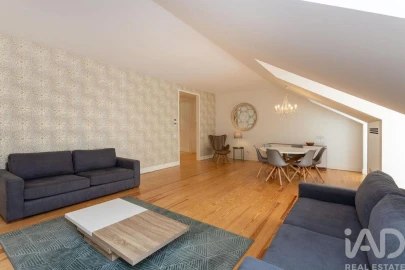 Apartamento T2 para Arrendamento em Santa Maria Maior
