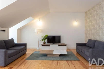 Apartamento T2 para Arrendamento em Santa Maria Maior