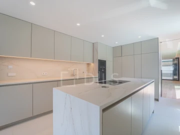 Apartamento T4 para Venda em Aldoar, Foz do Douro e Nevogilde