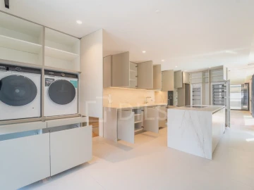 Apartamento T4 para Venda em Aldoar, Foz do Douro e Nevogilde