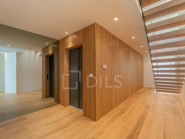 Apartamento T4 para Venda em Aldoar, Foz do Douro e Nevogilde