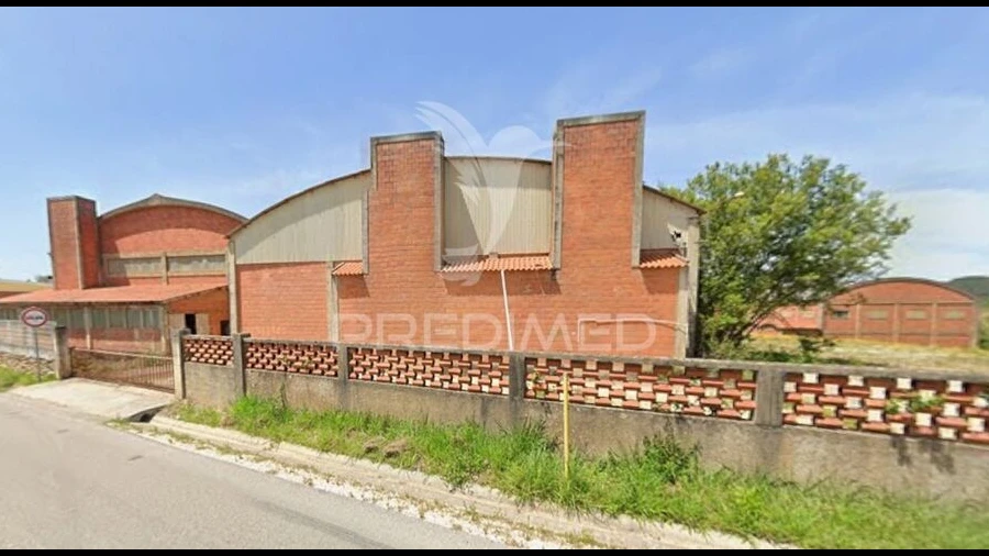Armazém para Venda em Côja e Barril de Alva