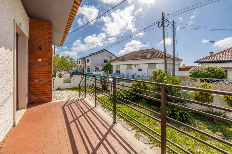 Moradia T5 para Venda em Vieira de Leiria Foto 3
