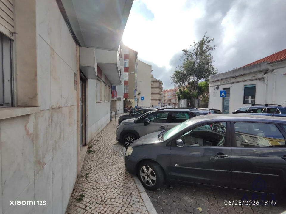 Loja para Arrendamento em São Domingos de Benfica Foto 2