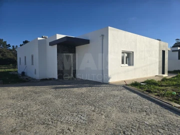 Moradia T3 para Venda em Nossa Senhora do Pópulo, Coto e São Gregório