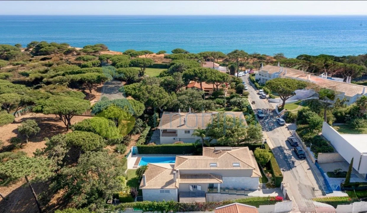 Moradia T5 para Venda em Albufeira e Olhos de Água Foto 1
