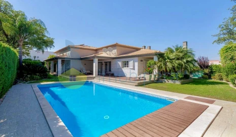 Moradia T5 para Venda em Albufeira e Olhos de Água