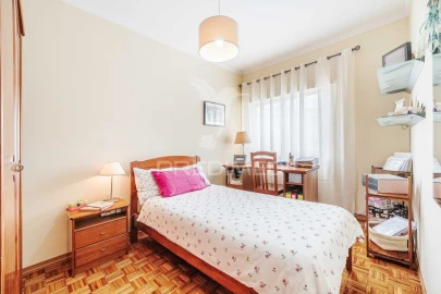 Apartamento T3 para Venda em Massamá e Monte Abraão