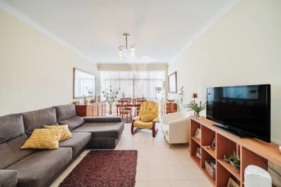 Apartamento T3 para Venda em Massamá e Monte Abraão