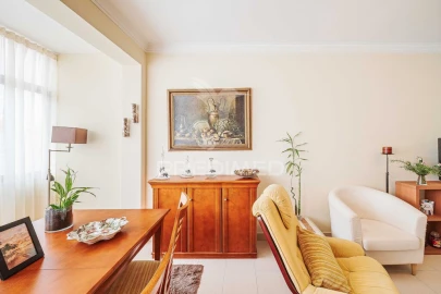 Apartamento T3 para Venda em Massamá e Monte Abraão