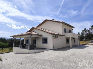Quinta T5 para Venda em Figueiro da Granja